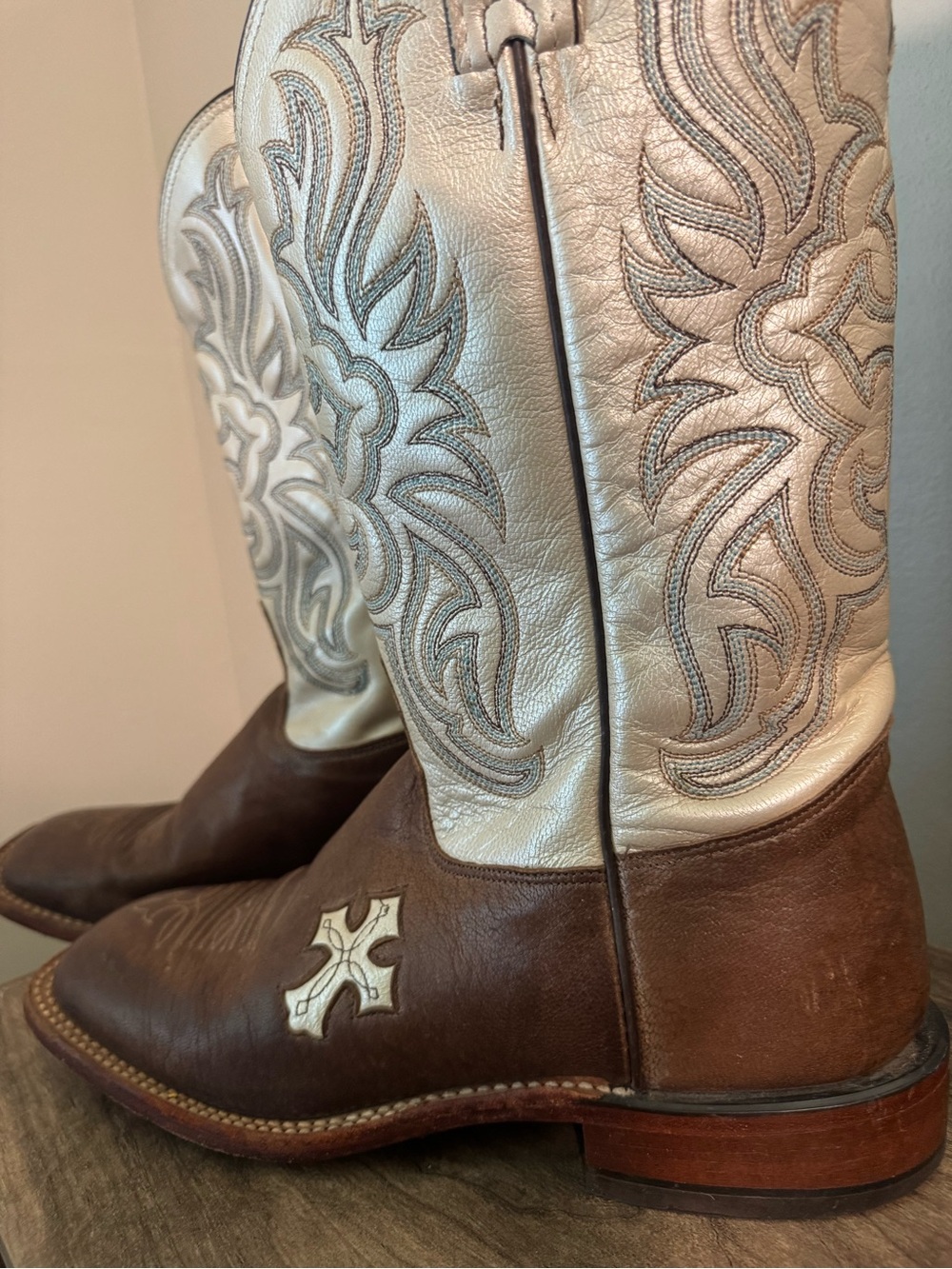Tony Lama Western Boots 9B - Cross design - Picture 7 of 10